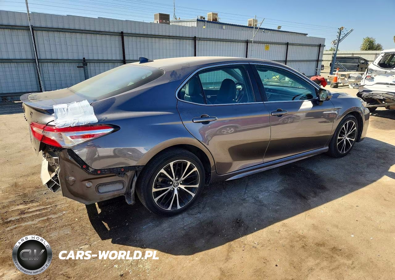 2020 Toyota Camry Se VIN:4T1G11AK8LU875997 - 3