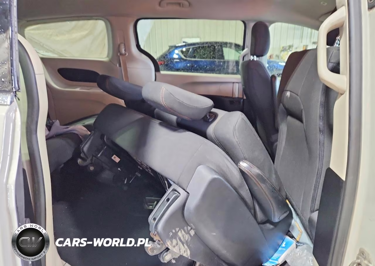 2019 Chrysler Pacifica L VIN:2C4RC1AG8KR666340 - 11