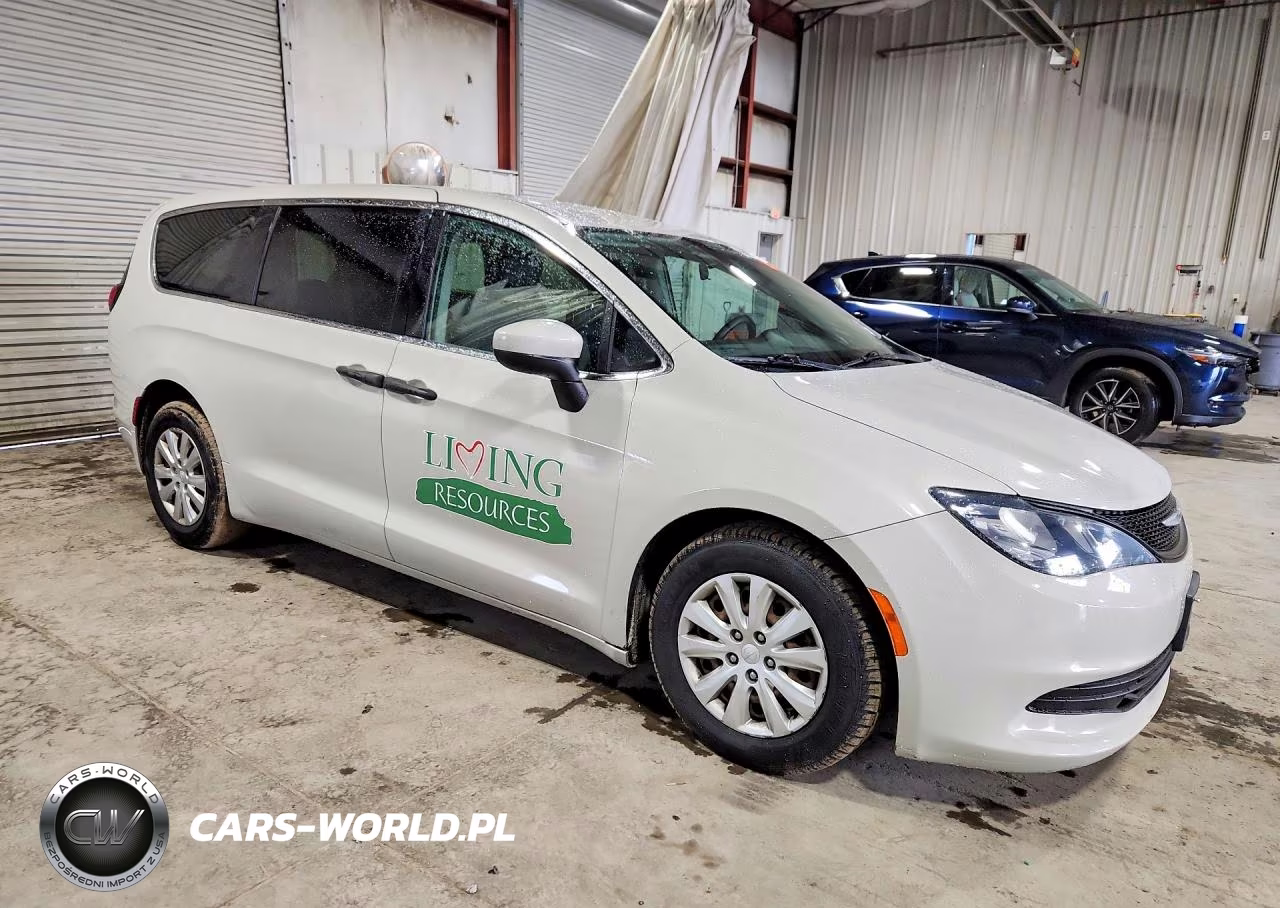 2019 Chrysler Pacifica L VIN:2C4RC1AG8KR666340 - 4