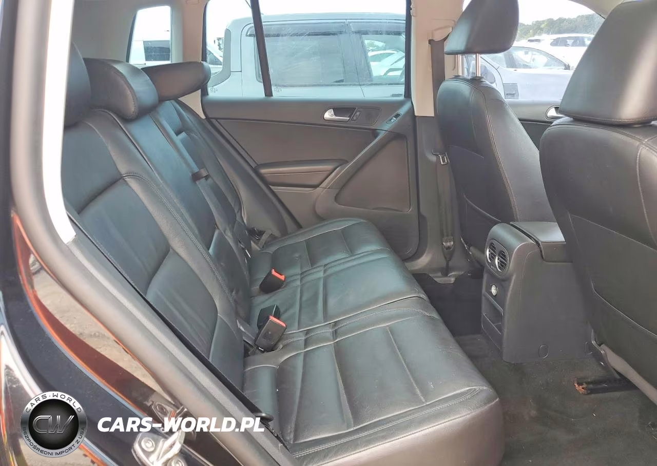 2017 Volkswagen Tiguan Sport VIN:WVGTV7AXXHK016043 - 11