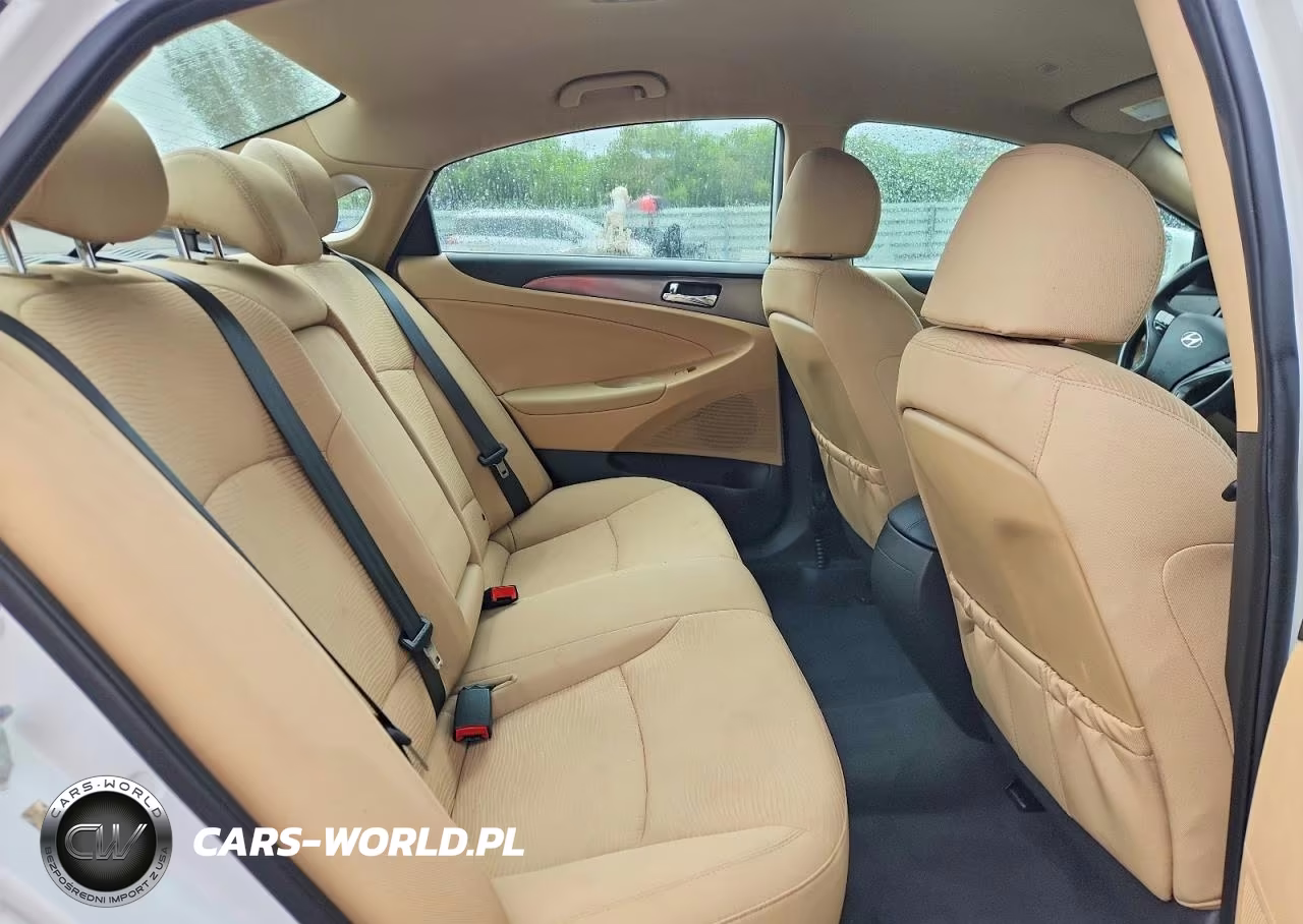 2015 Hyundai Sonata Hybrid Base VIN:KMHEC4A40FA135161 - 10