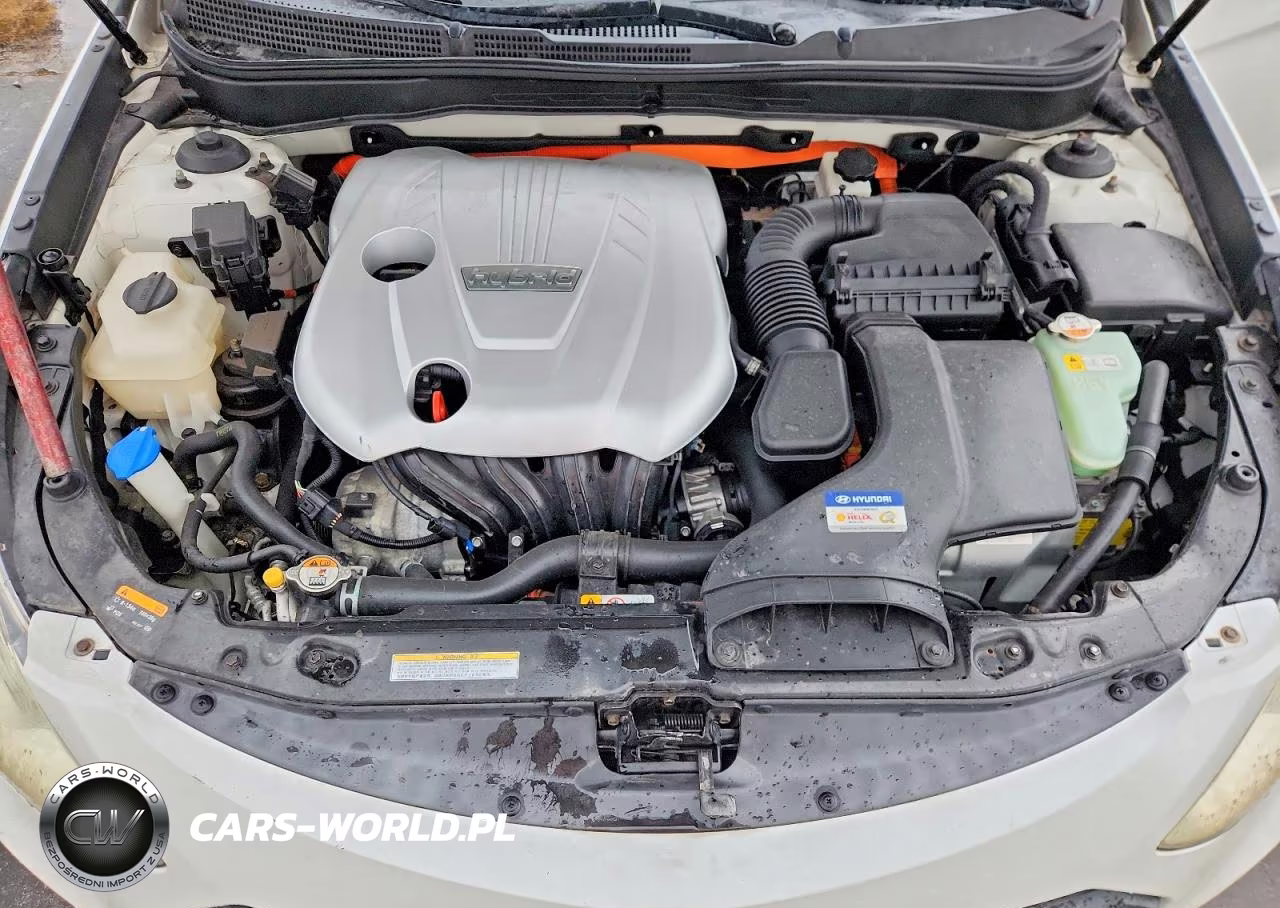 2015 Hyundai Sonata Hybrid Base VIN:KMHEC4A40FA135161 - 11