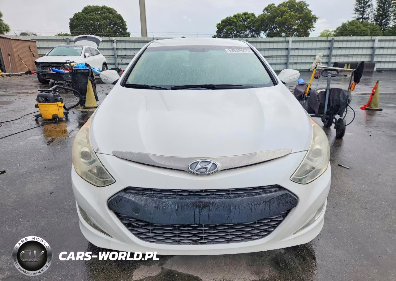 2015 Hyundai Sonata Hybrid Base VIN:KMHEC4A40FA135161 - 5