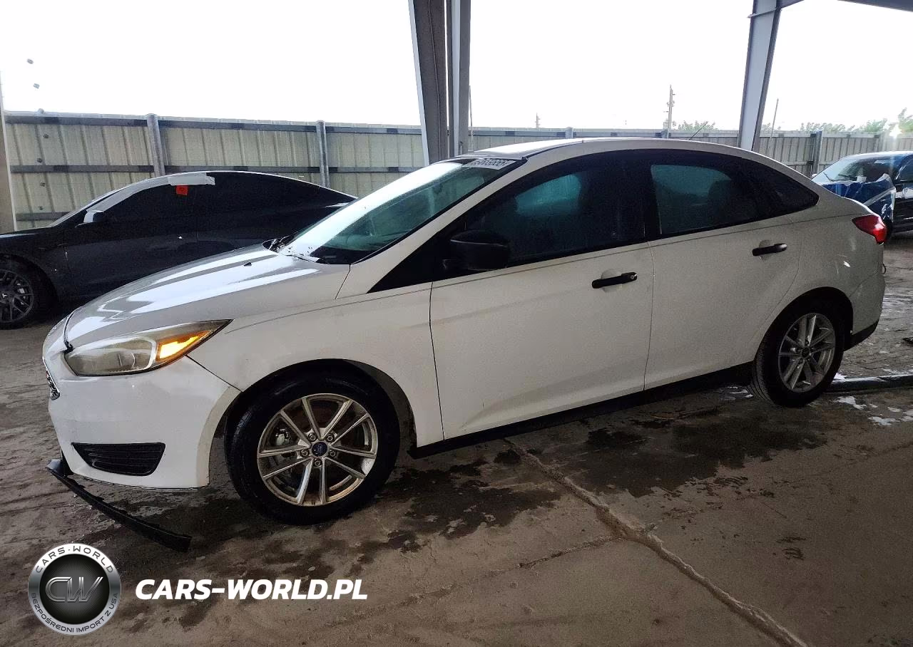 2018 Ford Focus S VIN:1FADP3E24JL269360 - 1