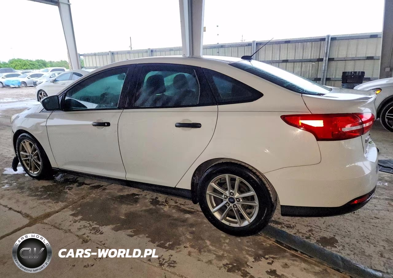 2018 Ford Focus S VIN:1FADP3E24JL269360 - 2