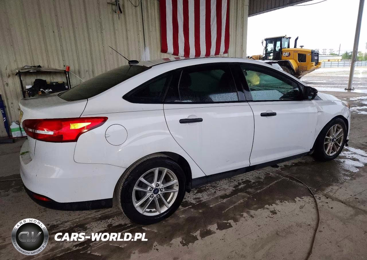 2018 Ford Focus S VIN:1FADP3E24JL269360 - 3