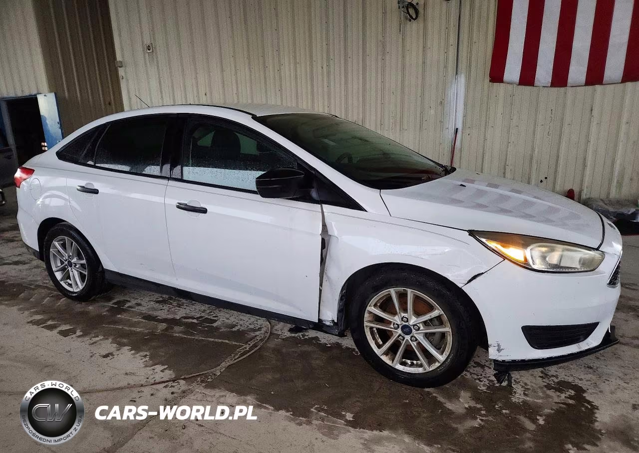2018 Ford Focus S VIN:1FADP3E24JL269360 - 4