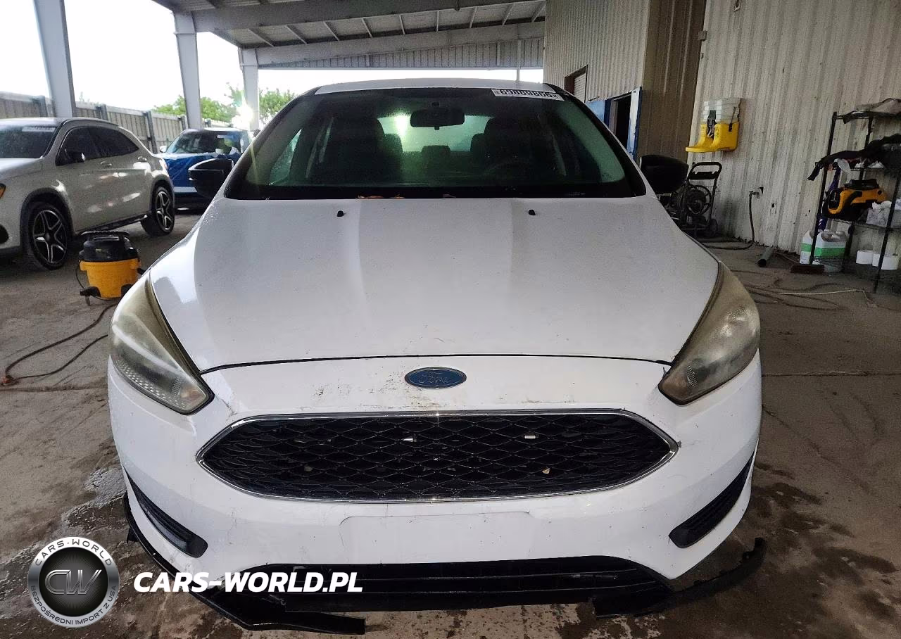 2018 Ford Focus S VIN:1FADP3E24JL269360 - 5