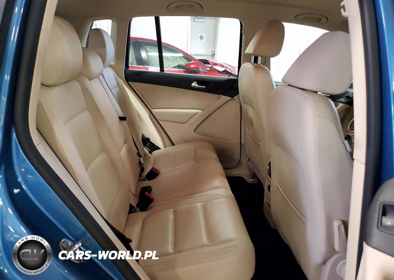 2017 Volkswagen Tiguan S VIN:WVGBV7AX2HK025508 - 11