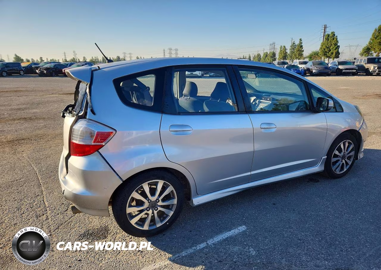 2012 Honda Fit Sport VIN:JHMGE8H57CC004577 - 3