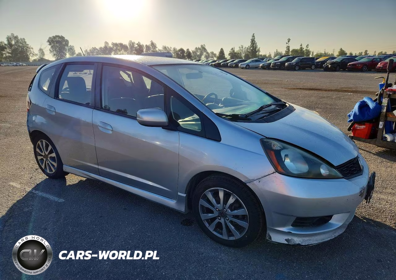 2012 Honda Fit Sport VIN:JHMGE8H57CC004577 - 4