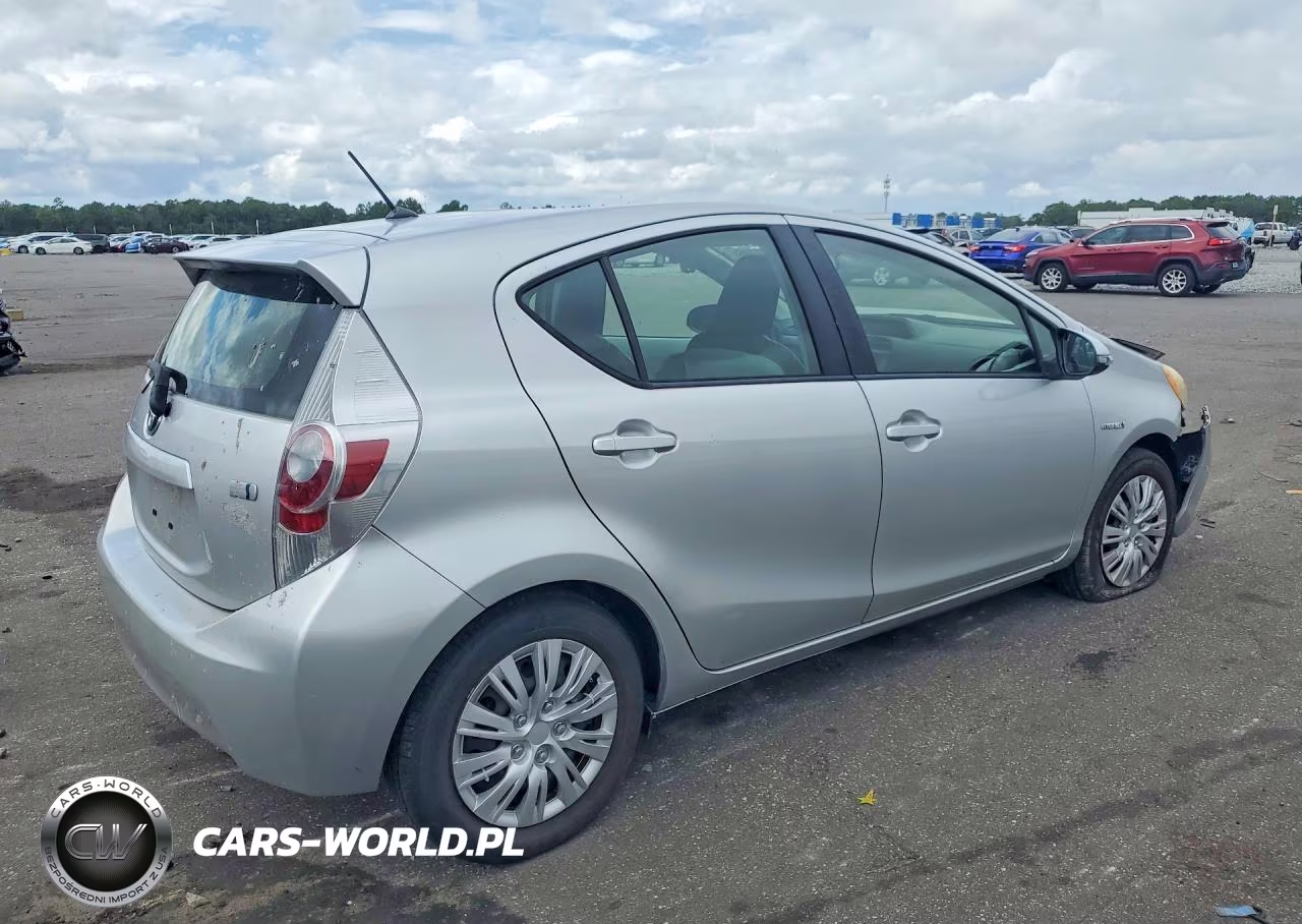 2013 Toyota Prius C One VIN:JTDKDTB34D1048865 - 3