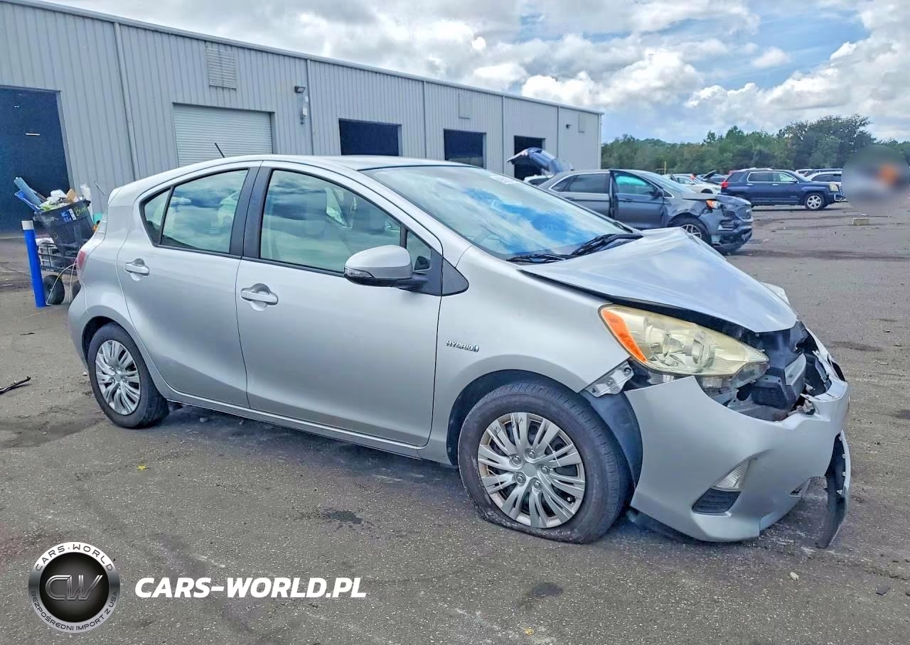 2013 Toyota Prius C One VIN:JTDKDTB34D1048865 - 4