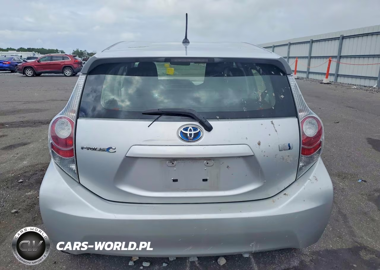 2013 Toyota Prius C One VIN:JTDKDTB34D1048865 - 6