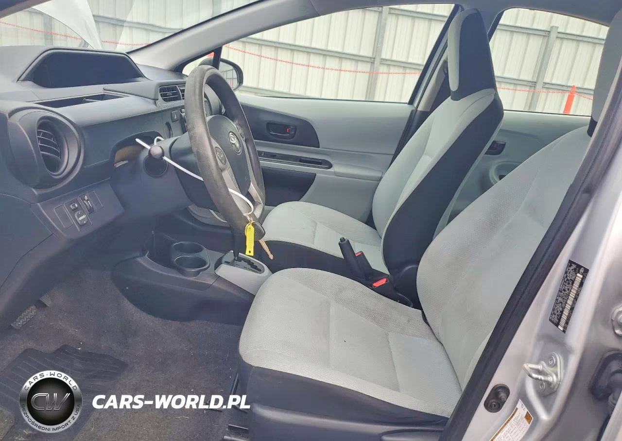 2013 Toyota Prius C One VIN:JTDKDTB34D1048865 - 7