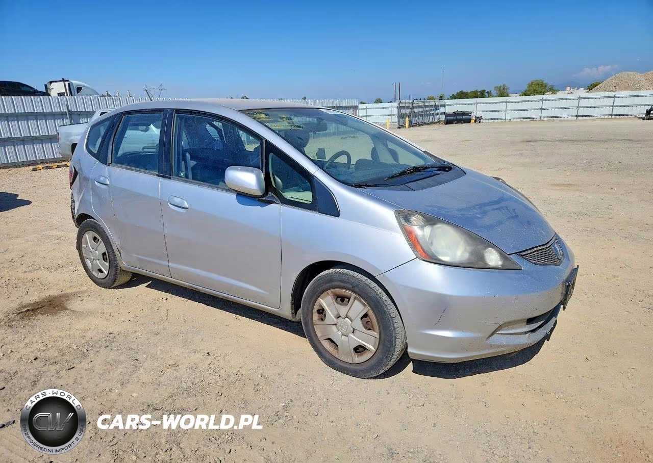 2013 Honda Fit VIN:JHMGE8H35DC061411 - 4