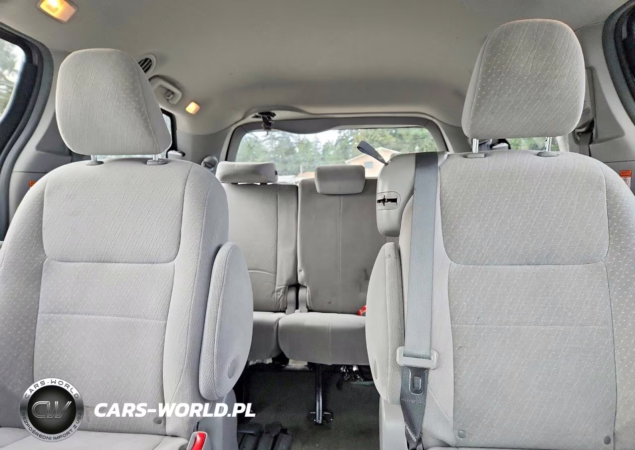 2018 Toyota Sienna Le VIN:5TDKZ3DC2JS940240 - 10