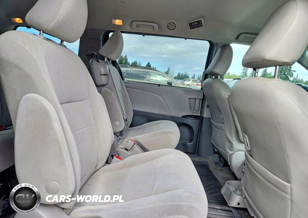 2018 Toyota Sienna Le VIN:5TDKZ3DC2JS940240 - 11