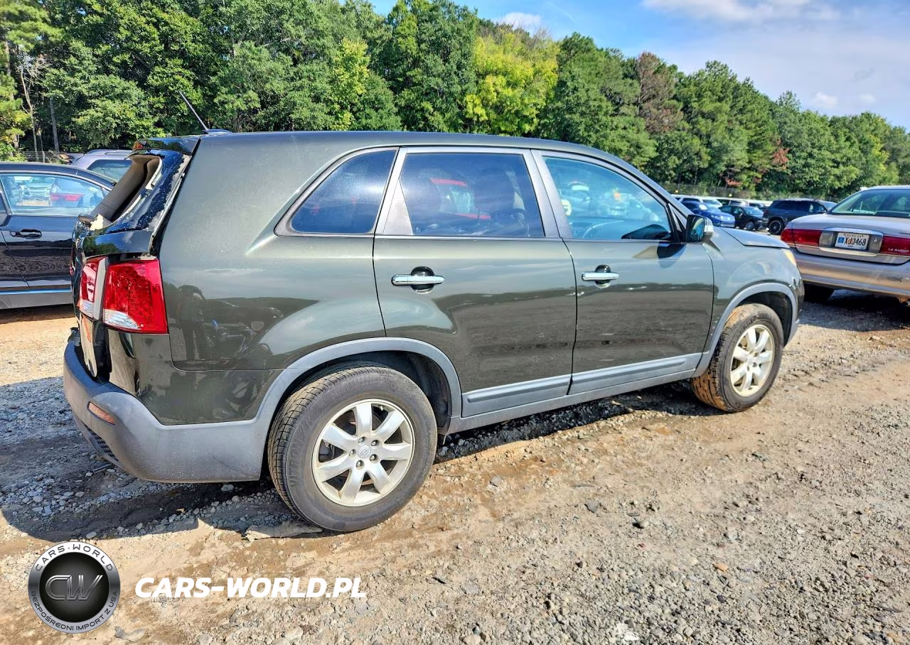 2011 Kia Sorento Lx VIN:5XYKT3A16BG145422 - 3