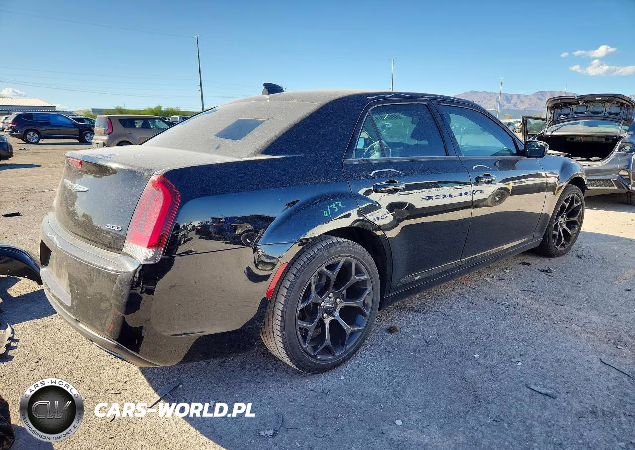 2020 Chrysler 300 Touring VIN:2C3CCAAG5LH128146 - 3