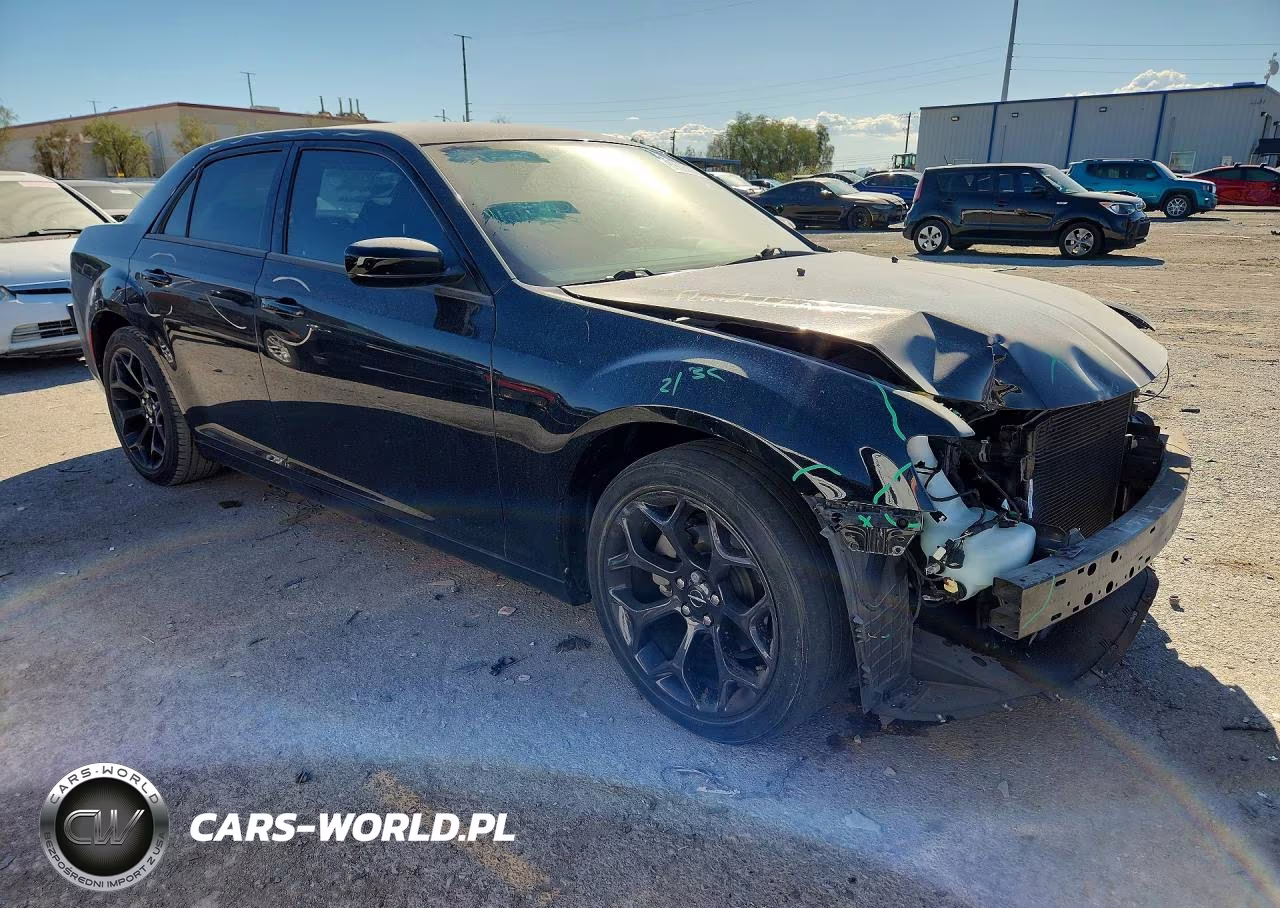 2020 Chrysler 300 Touring VIN:2C3CCAAG5LH128146 - 4