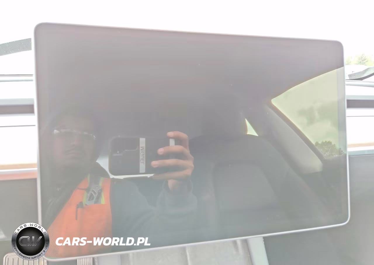 2023 Tesla Model 3 VIN:5YJ3E1EA0PF406670 - 9