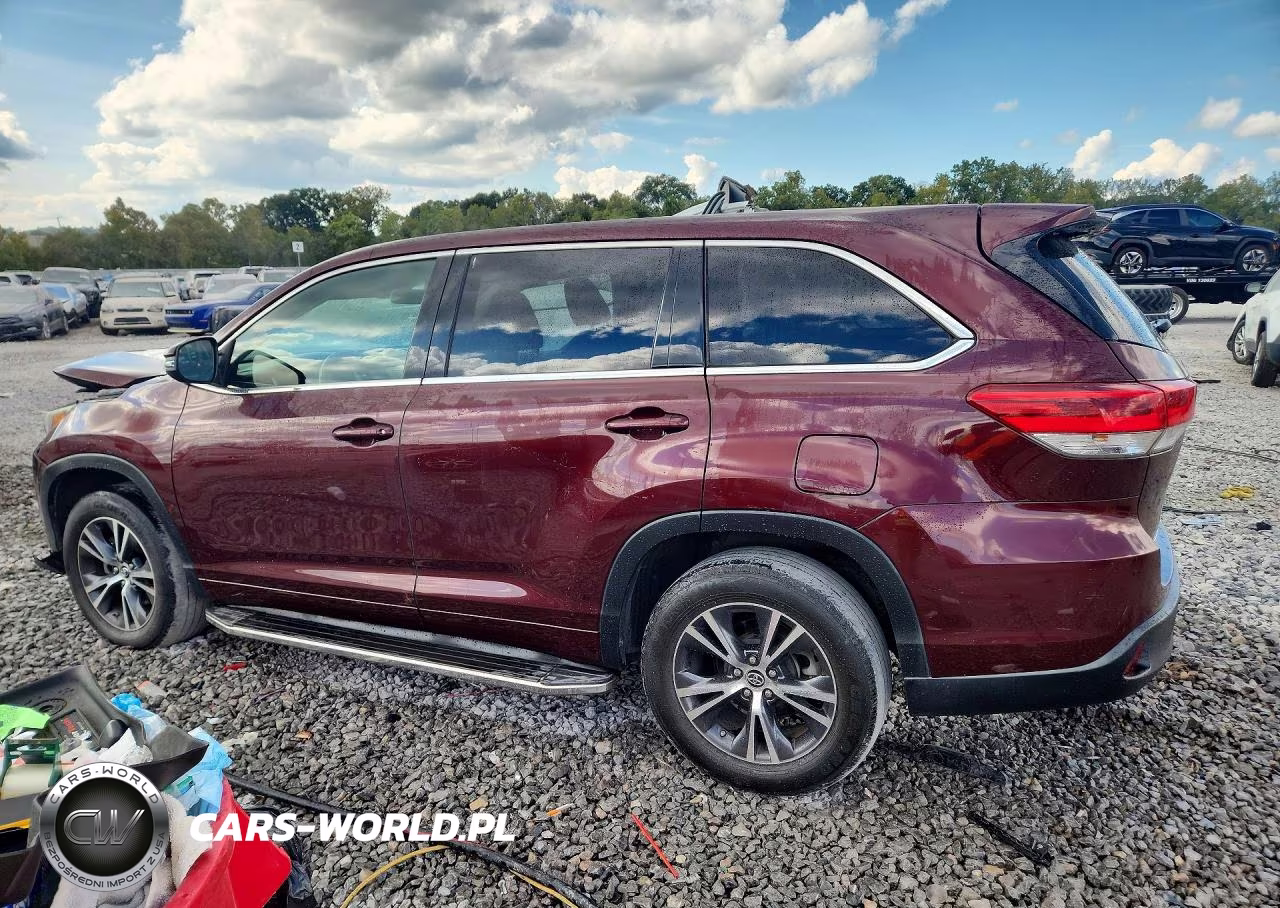 2018 Toyota Highlander Le VIN:5TDZZRFH2JS281487 - 2