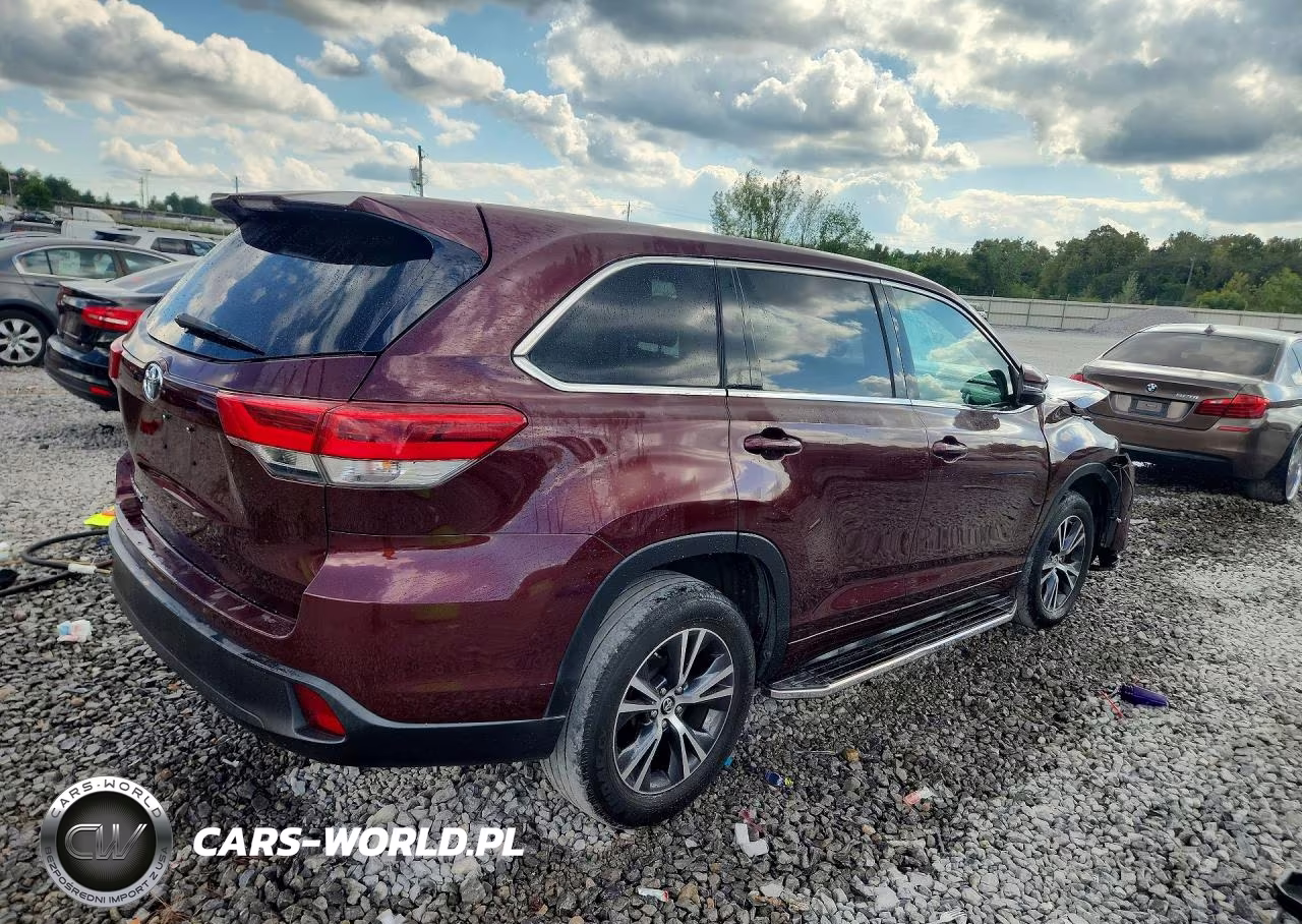 2018 Toyota Highlander Le VIN:5TDZZRFH2JS281487 - 3