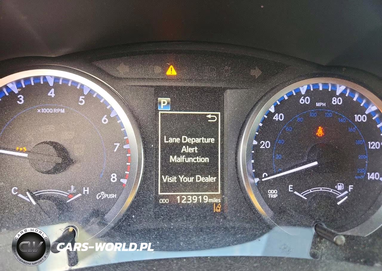 2018 Toyota Highlander Le VIN:5TDZZRFH2JS281487 - 9