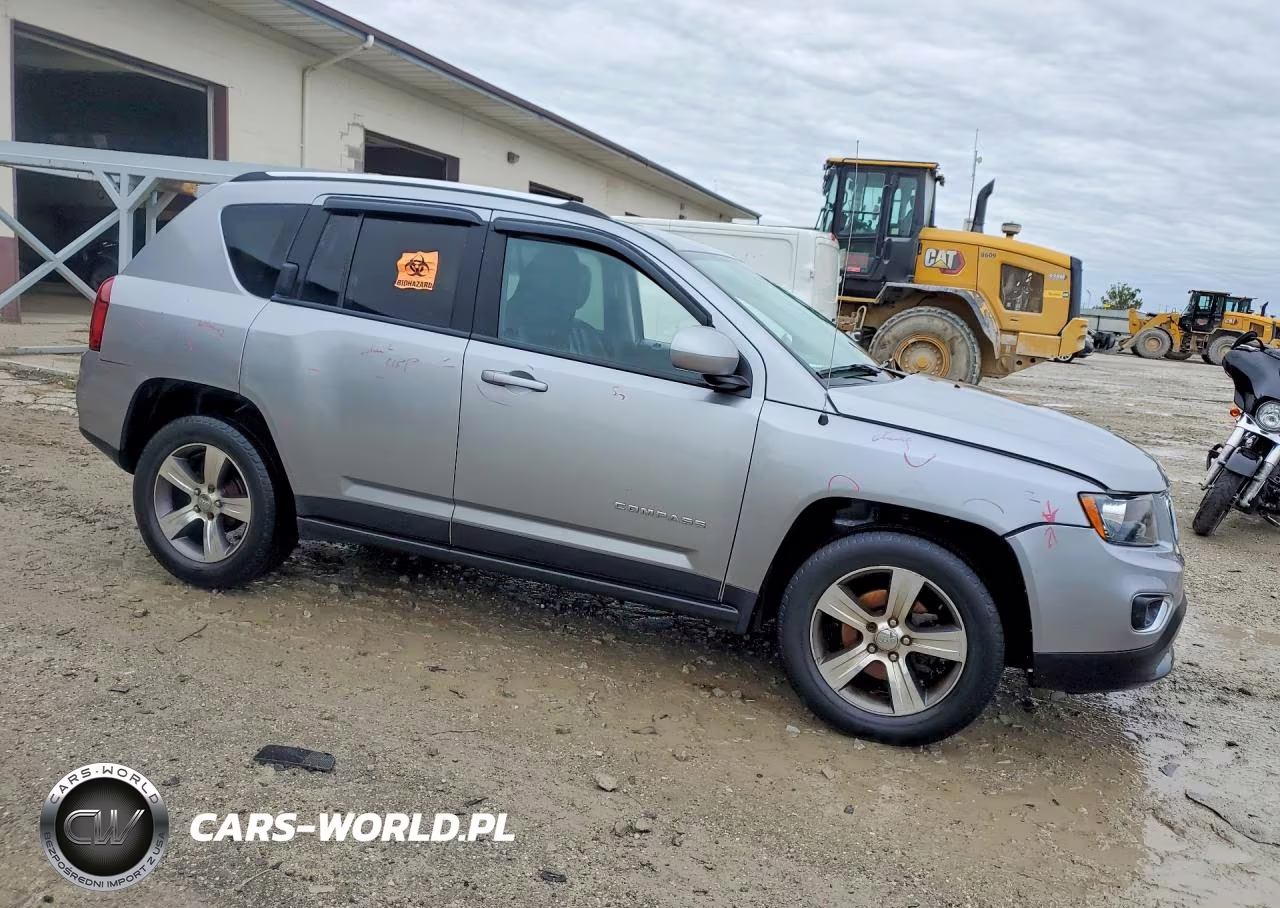 2017 Jeep Compass Latitude VIN:1C4NJCEB4HD169277 - 4