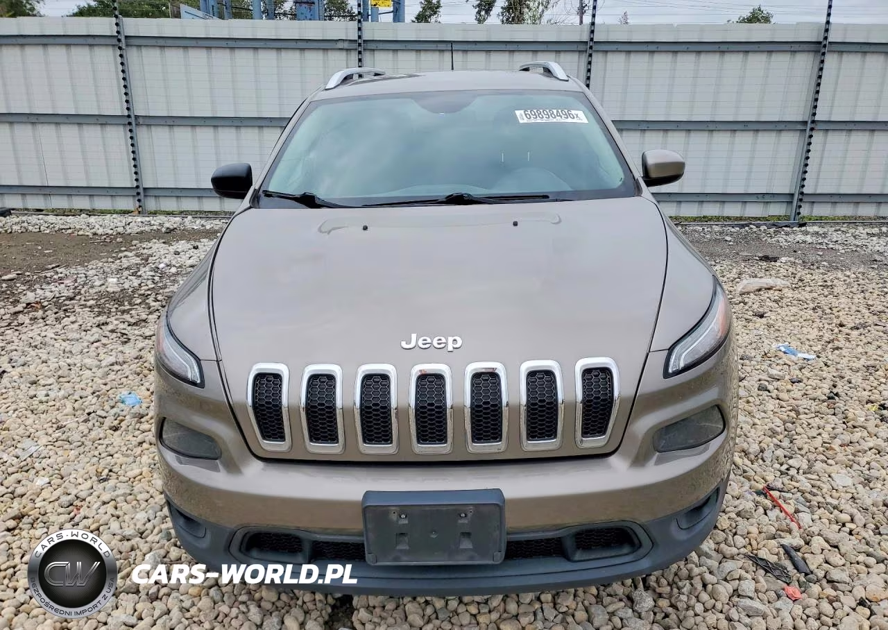 2017 Jeep Cherokee Latitude VIN:1C4PJLCSXHW591778 - 5
