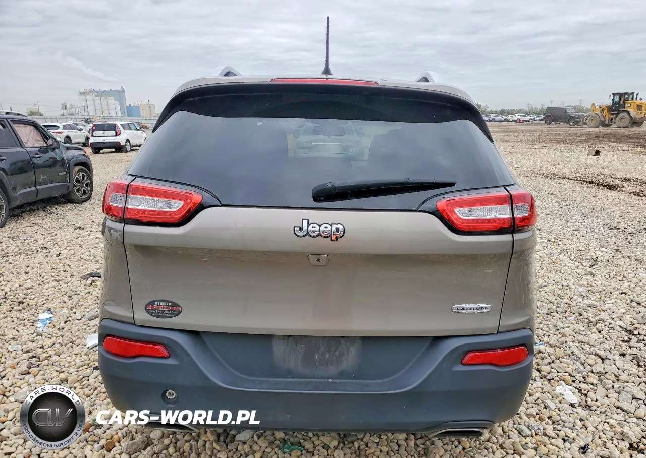 2017 Jeep Cherokee Latitude VIN:1C4PJLCSXHW591778 - 6