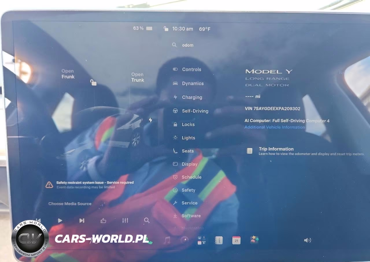 2023 Tesla Model Y VIN:7SAYGDEEXPA209302 - 9