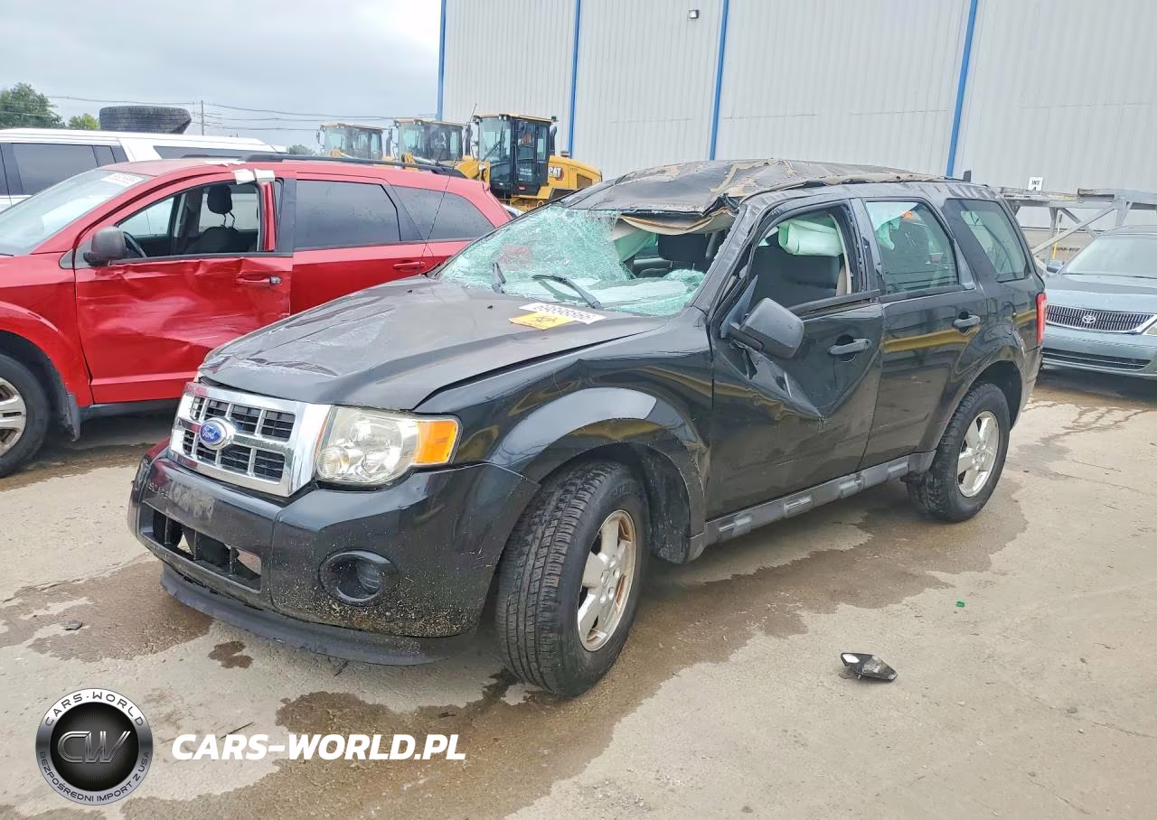 2011 Ford Escape Xls VIN:1FMCU0C76BKC61582 - 1