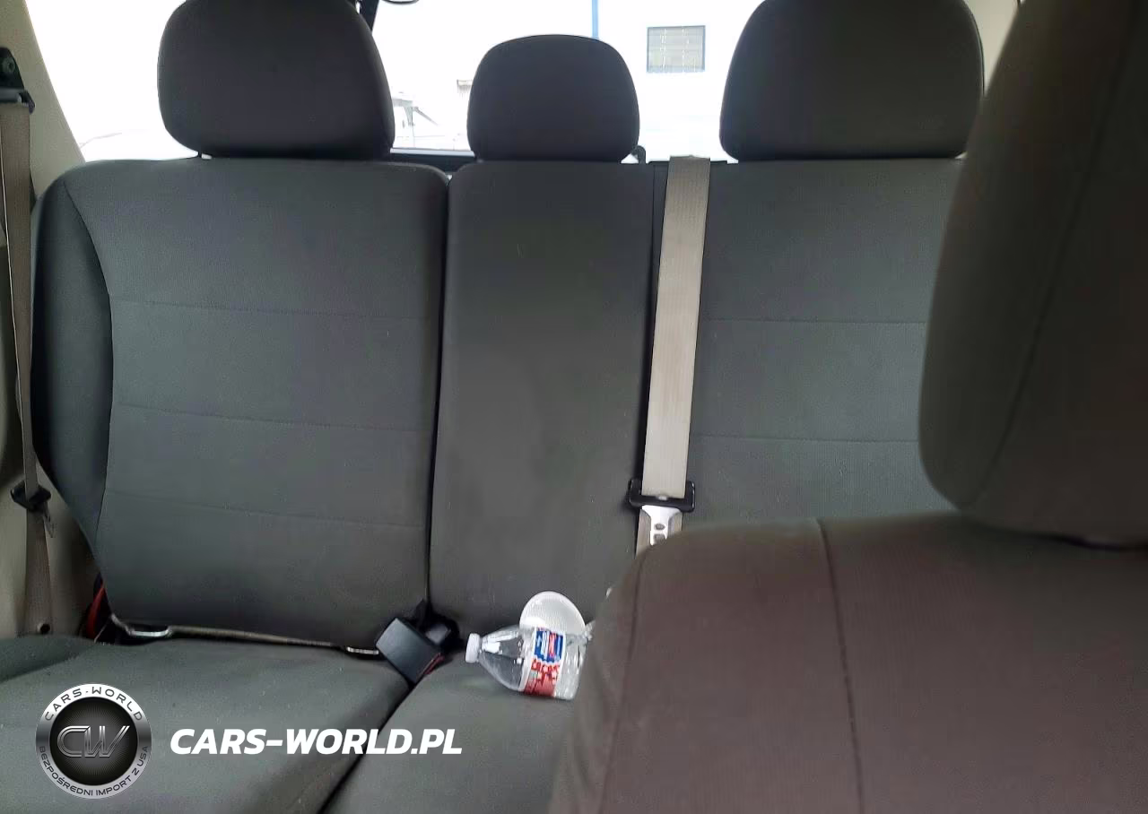 2011 Ford Escape Xls VIN:1FMCU0C76BKC61582 - 10