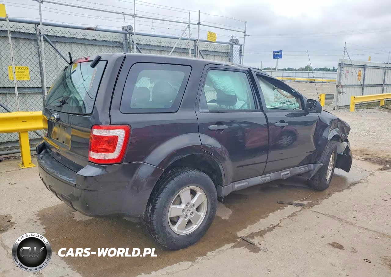 2011 Ford Escape Xls VIN:1FMCU0C76BKC61582 - 3
