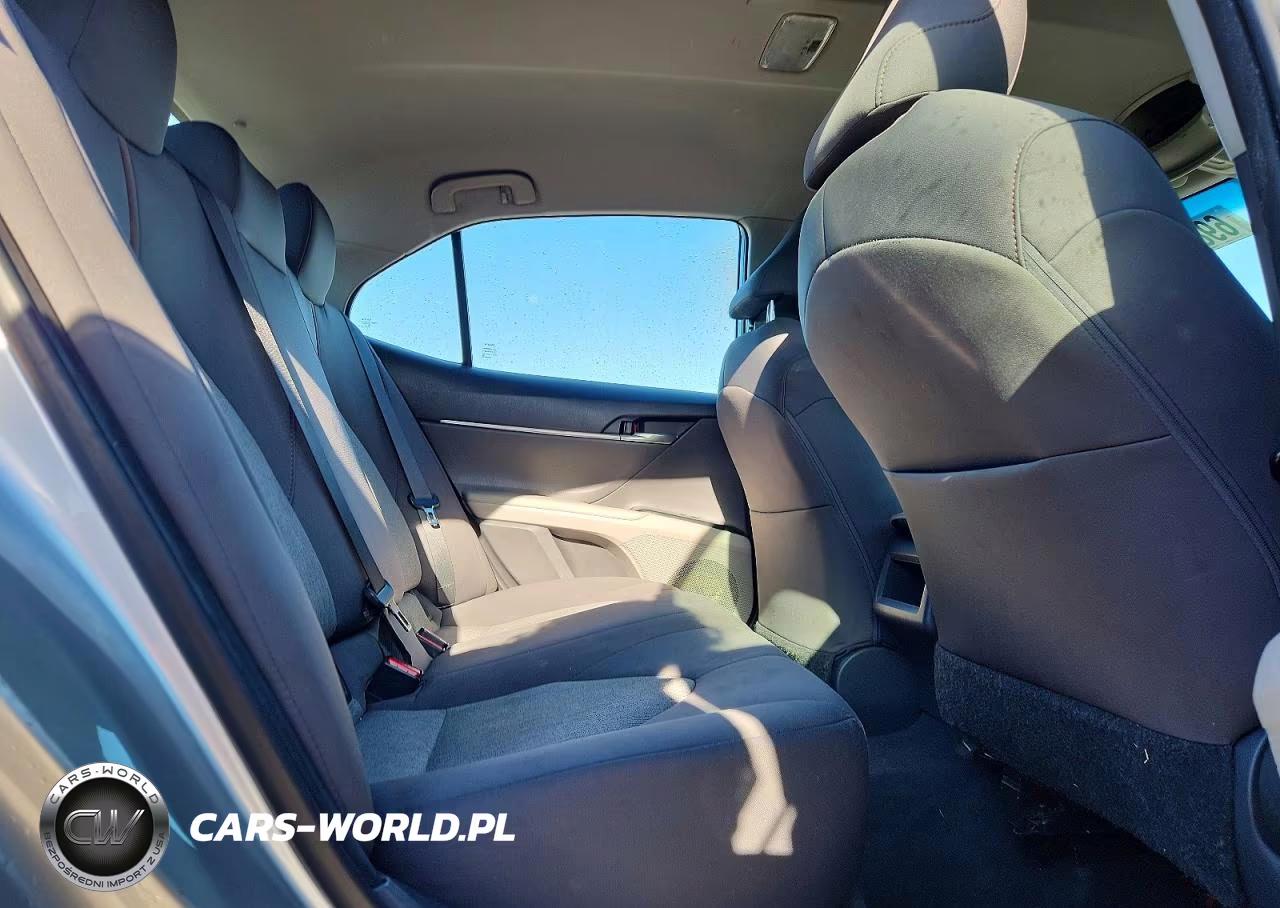 2018 Toyota Camry L VIN:4T1B11HKXJU535733 - 10