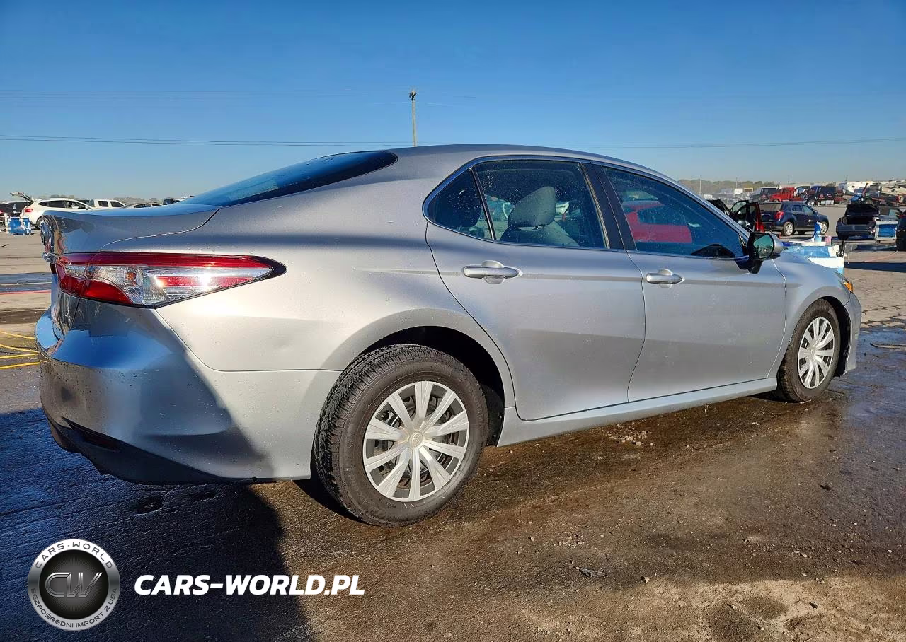 2018 Toyota Camry L VIN:4T1B11HKXJU535733 - 3