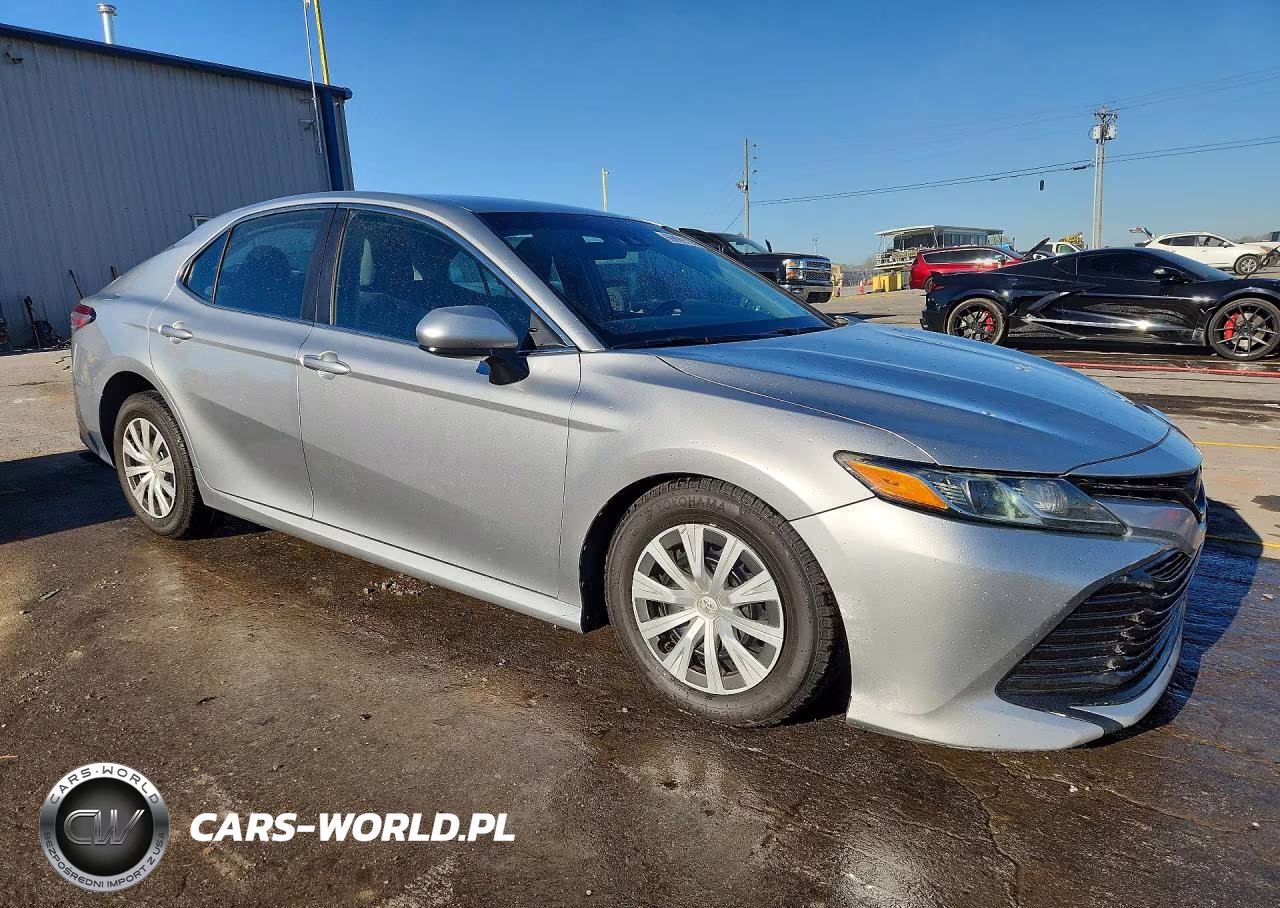 2018 Toyota Camry L VIN:4T1B11HKXJU535733 - 4