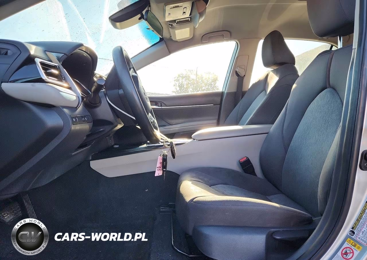 2018 Toyota Camry L VIN:4T1B11HKXJU535733 - 7