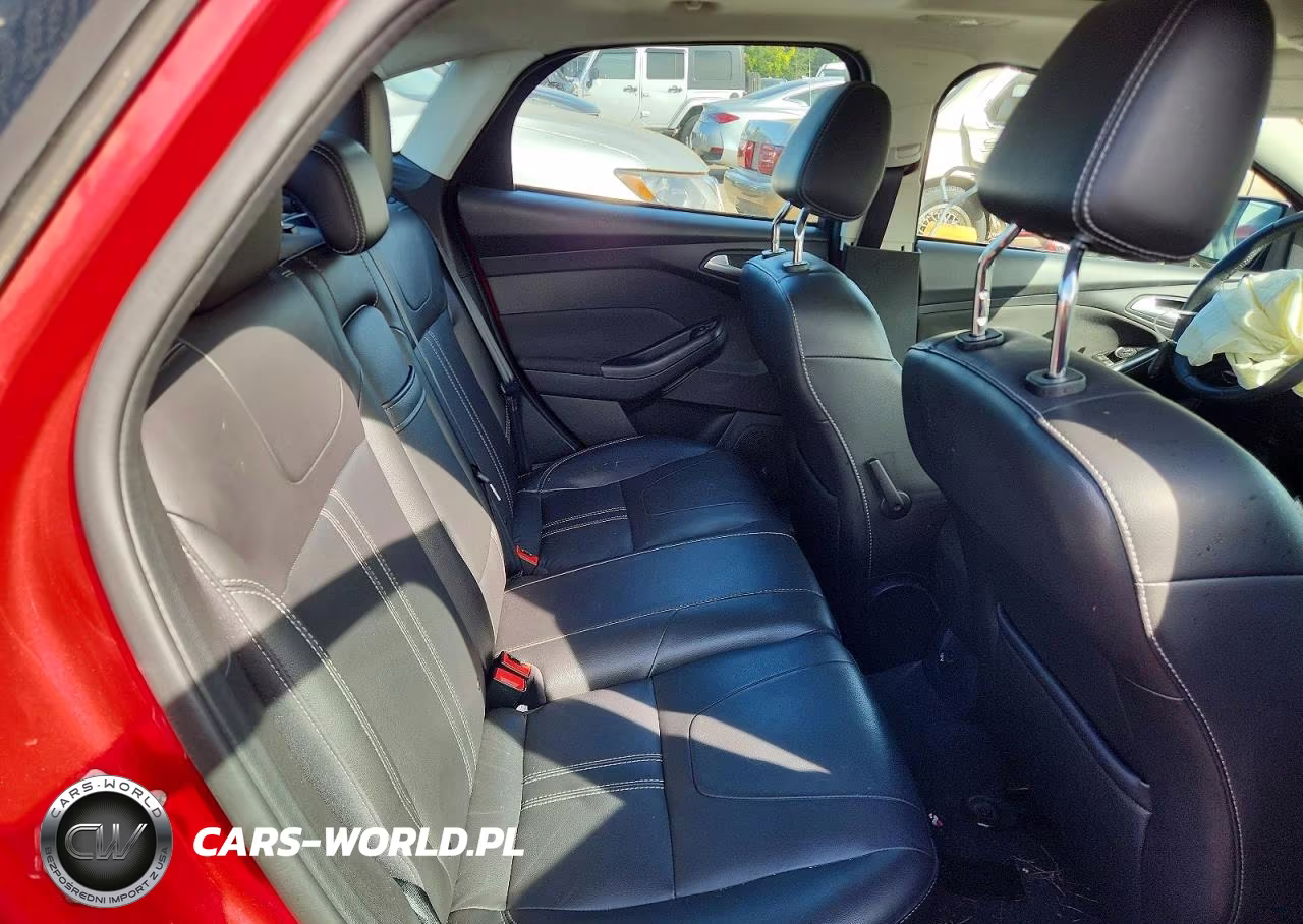 2012 Ford Focus Titanium VIN:1FAHP3J20CL219145 - 10