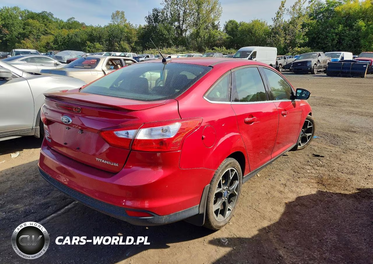 2012 Ford Focus Titanium VIN:1FAHP3J20CL219145 - 3