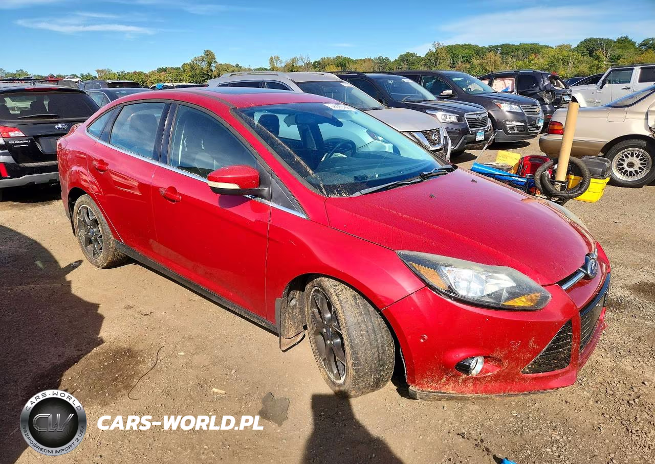 2012 Ford Focus Titanium VIN:1FAHP3J20CL219145 - 4