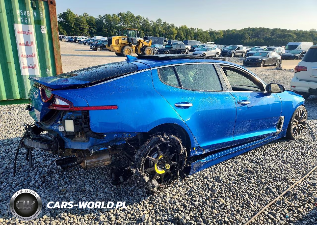 2018 Kia Stinger Premium VIN:KNAE25LA2J6037676 - 3