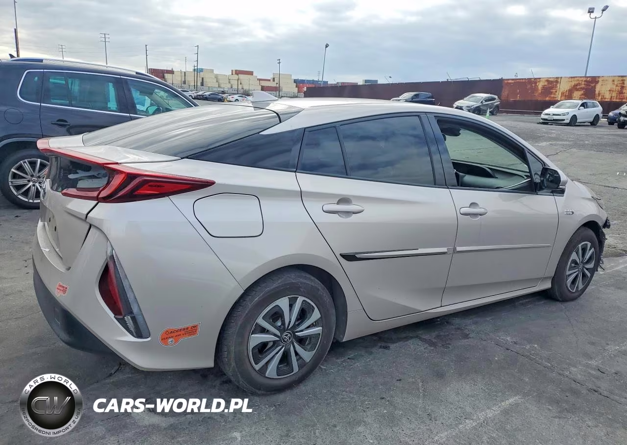 2018 Toyota Prius Prime Premium VIN:JTDKARFPXJ3084388 - 3
