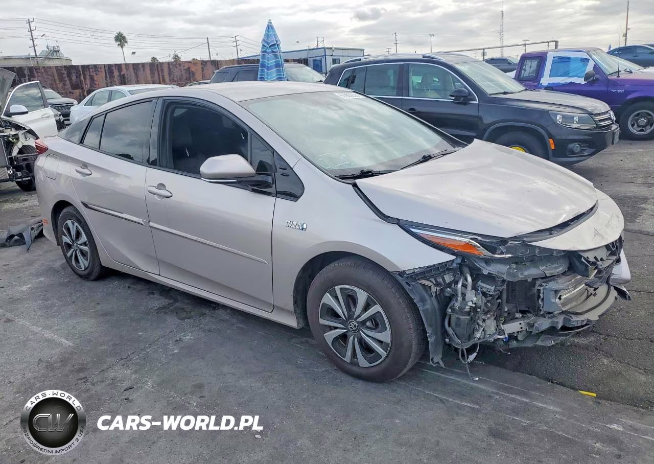 2018 Toyota Prius Prime Premium VIN:JTDKARFPXJ3084388 - 4