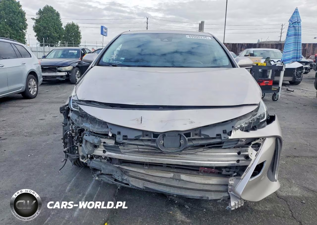 2018 Toyota Prius Prime Premium VIN:JTDKARFPXJ3084388 - 5