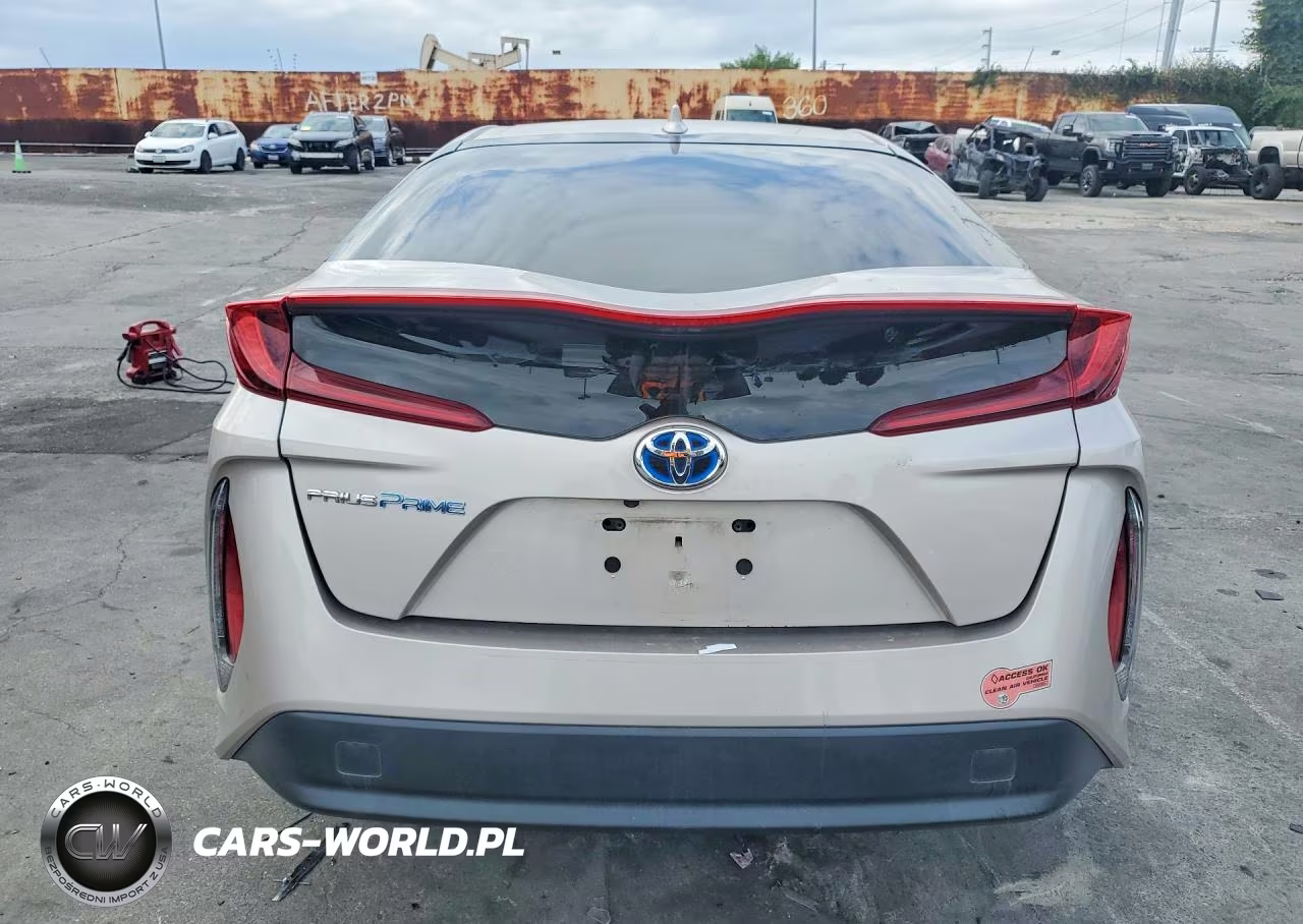 2018 Toyota Prius Prime Premium VIN:JTDKARFPXJ3084388 - 6