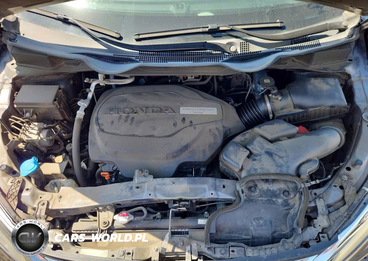 2018 Honda Odyssey Touring VIN:5FNRL6H82JB038361 - 12
