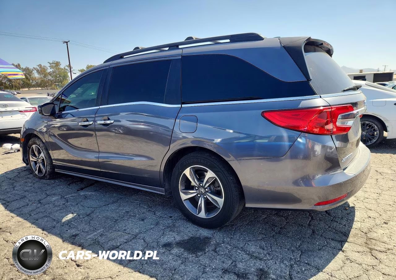 2018 Honda Odyssey Touring VIN:5FNRL6H82JB038361 - 2